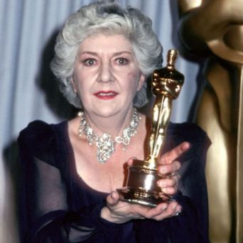 Oscar 1982 Maureen Stapleton (Red) @ Getty